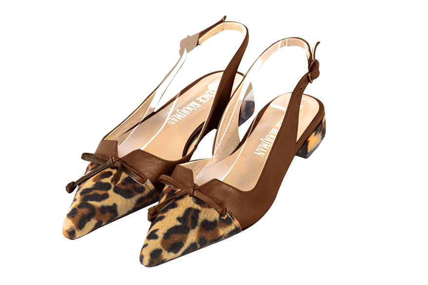 Safari black and caramel brown women's open back shoes, with a knot. Pointed toe. Flat flare heels. Front view - Florence KOOIJMAN